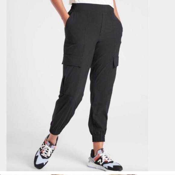 Athleta | CHELSEA CARGO PANT in Black, Size 8 - Picture 1 of 9
